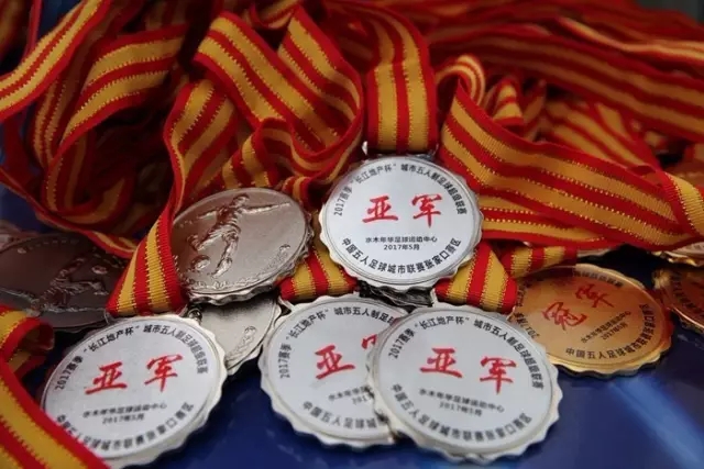 上海毕业季的背后：高材生不愿去大公司，选择基层岗位